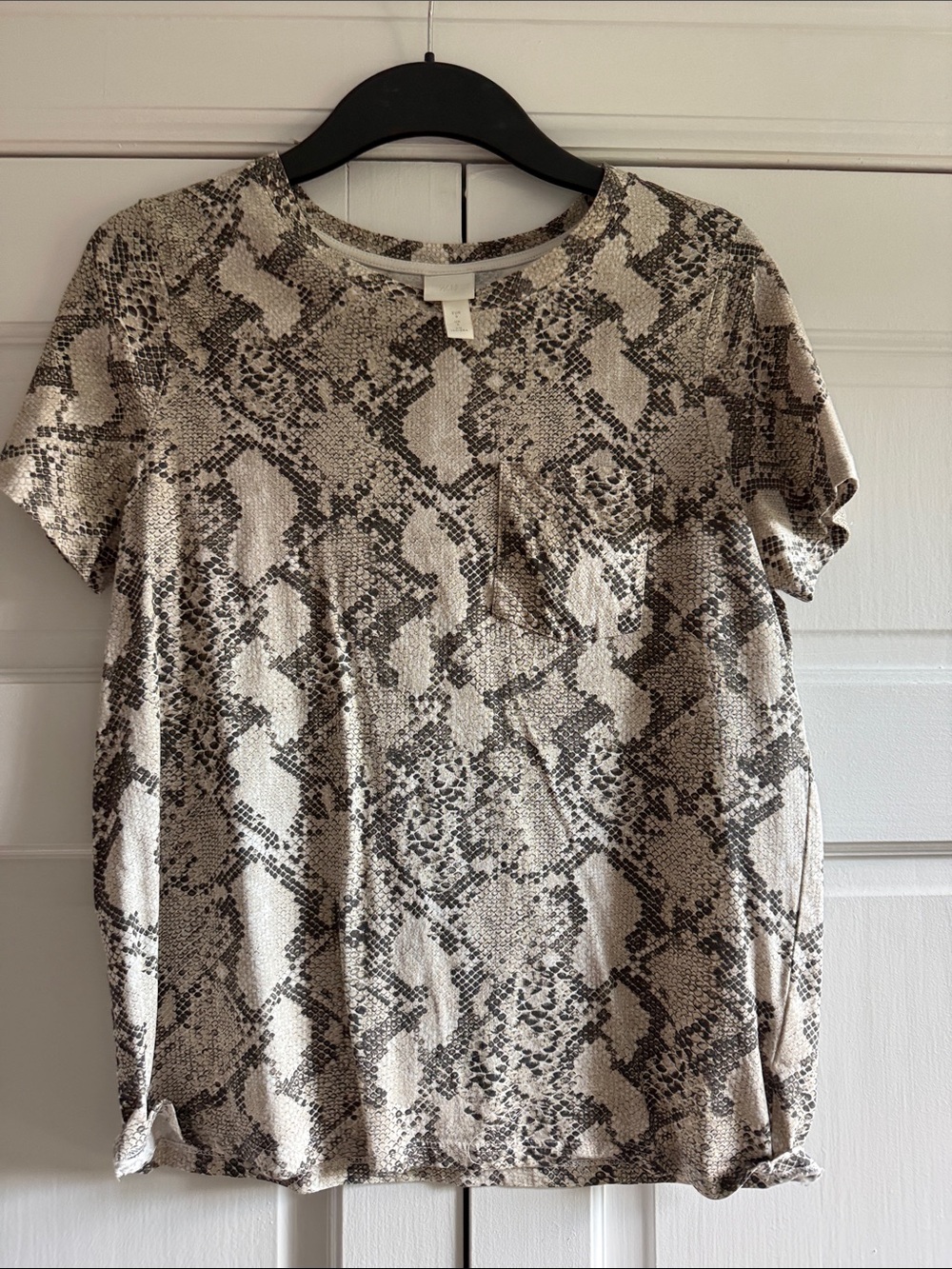 H&M Beige and Gray Snake Print Short Sleeve Top